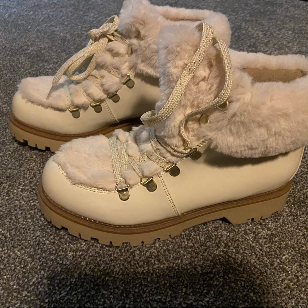 Tan furry boots! Size 7.5!